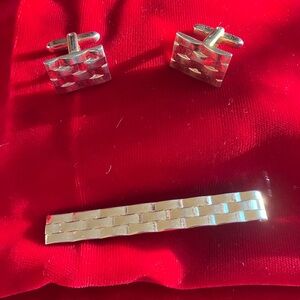 Vintage Gold Tone Basket Weave Design Hickok USA Cuff Links and Tie Clip Set